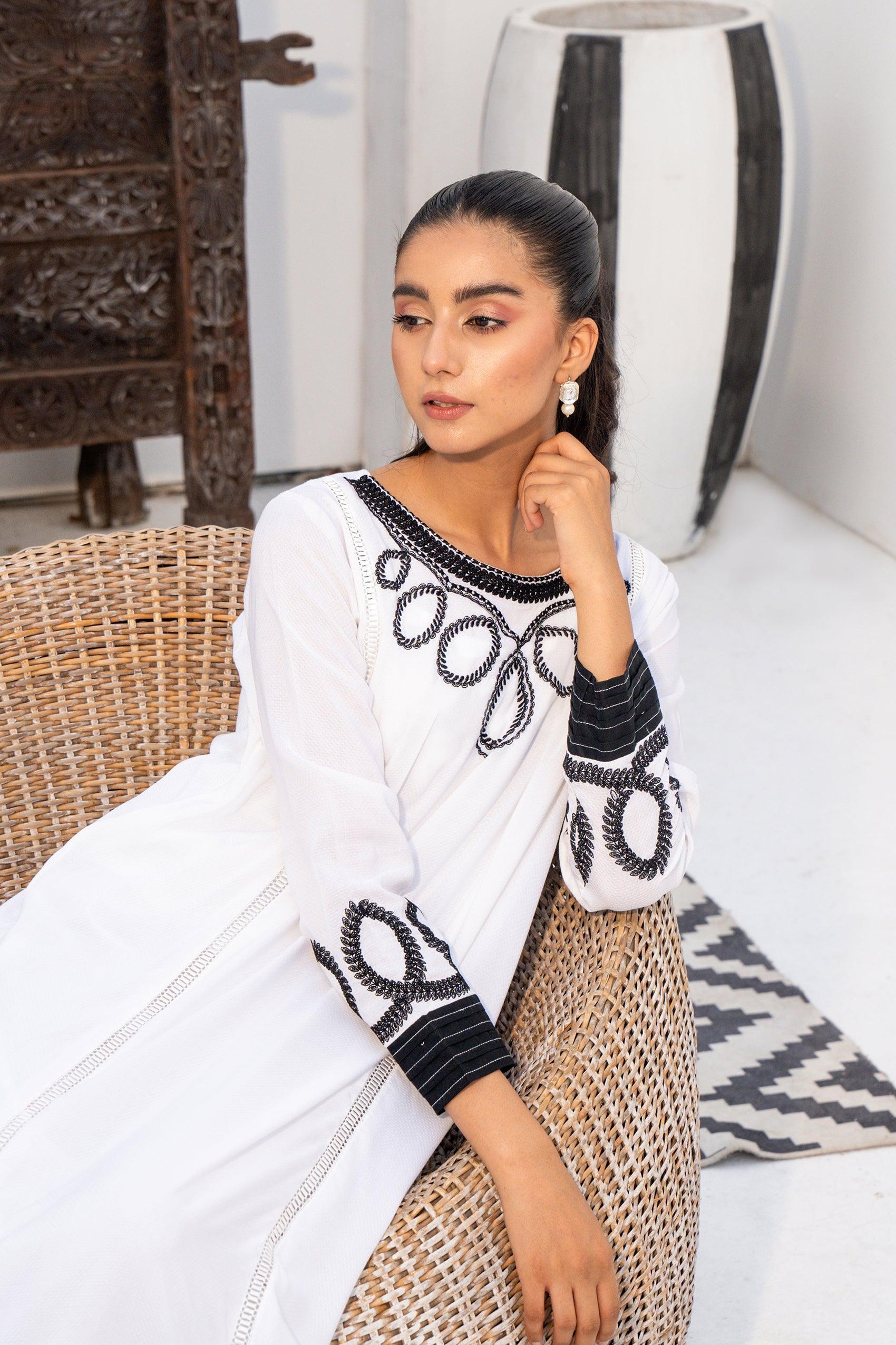 Embroidered Textured Lawn Shirt - Image 5